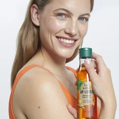 Energetyzujący żel pod prysznic Love Nature Up-Loved z cytryną z upcyklingu, organiczną marchwią i imbirem 250 ml