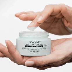 Multiaktywny bogaty krem przeciwstarzeniowy na dzień Novage+ SPF 30 50 ml