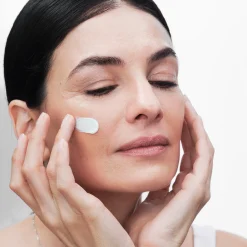 Multiaktywny bogaty krem przeciwstarzeniowy na dzień Novage+ SPF 30 50 ml