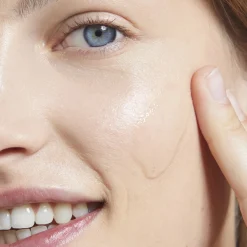 Nawilżająca maseczka do twarzy Love Nature z organicznym aloesem i ananasem 75 ml