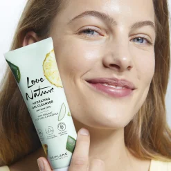Nawilżający żel oczyszczający Love Nature z organicznym aloesem i ananasem 125 ml