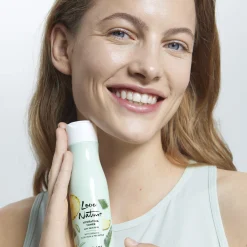 Nawilżający tonik Love Nature z organicznym aloesem i ananasem 150 ml