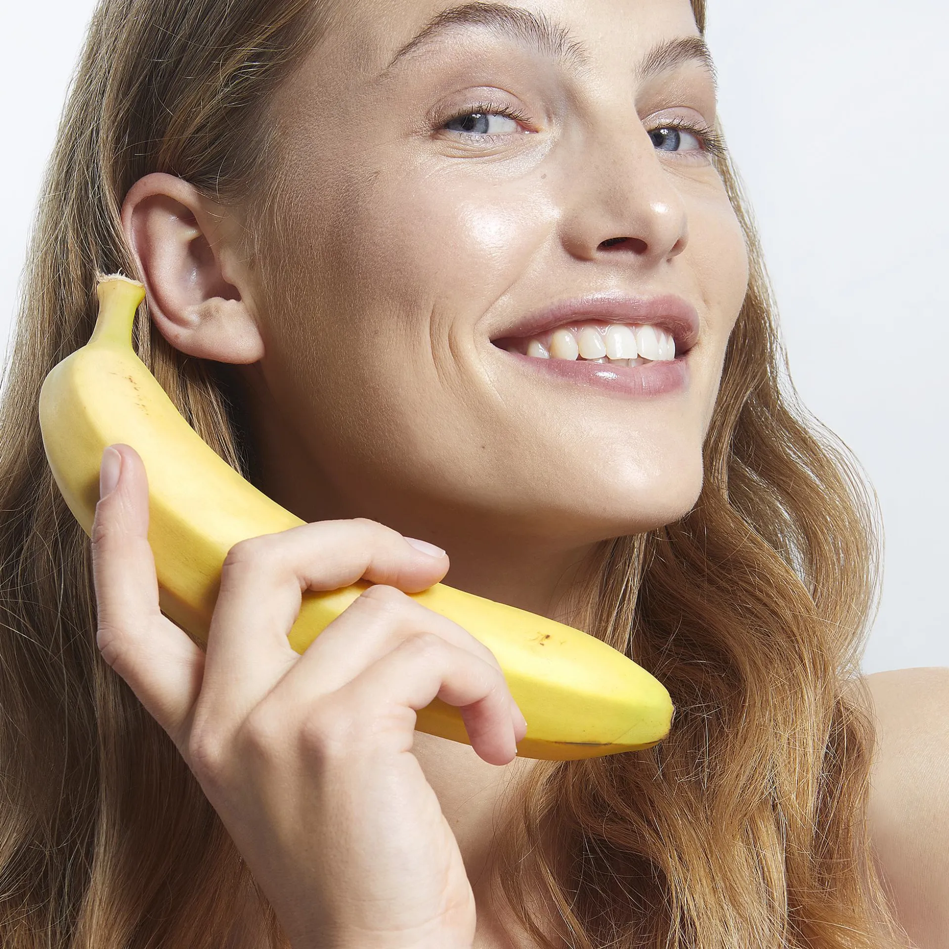 Odżywcza maska do włosów bez spłukiwania Love Nature Up-Loved z kwiatem bananowca z upcyklingu i organicznymi acai 150 ml