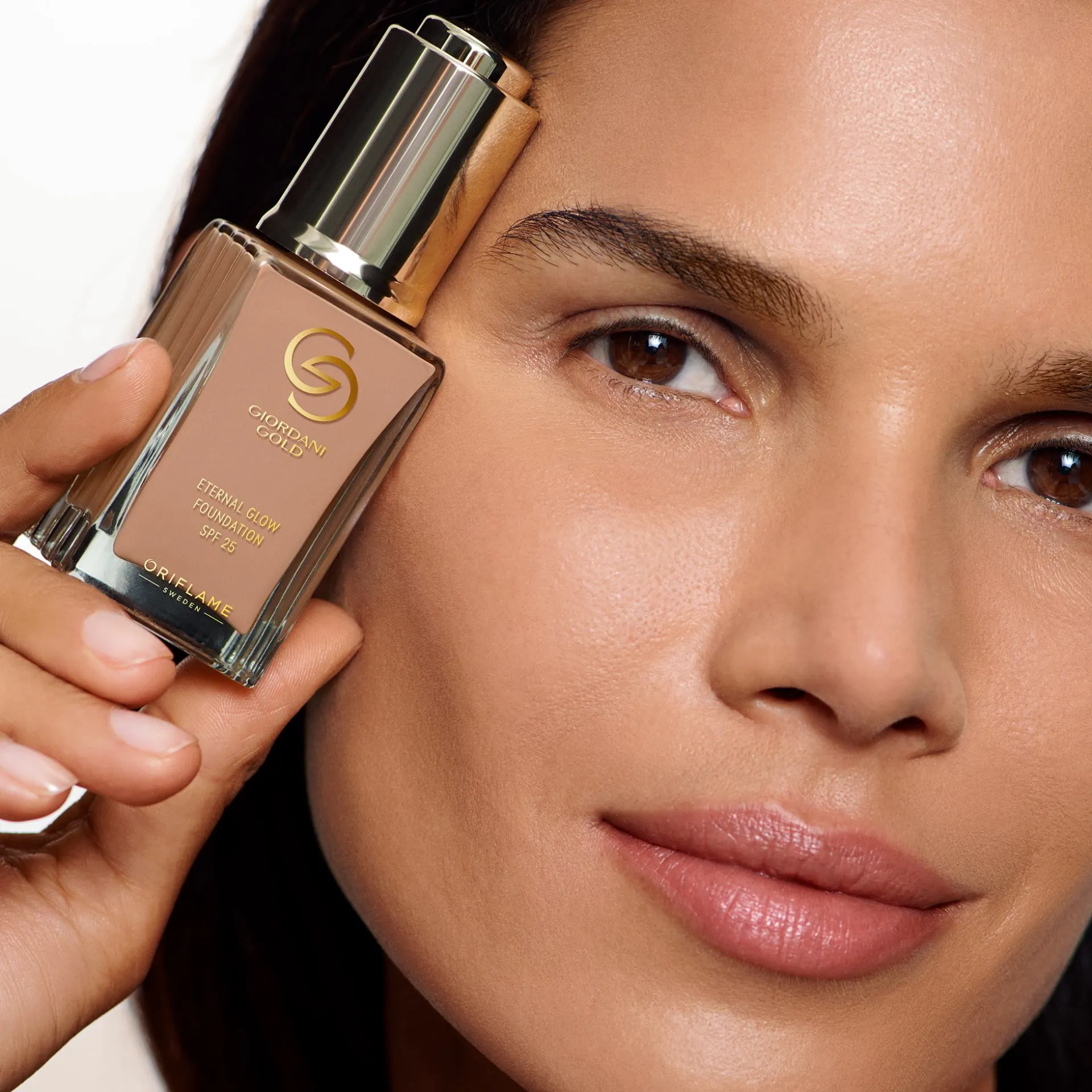 Podkład Giordani Gold Eternal Glow SPF 25 4324730 ml
