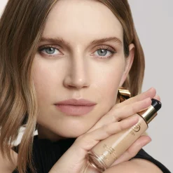Podkład odmładzający na bazie serum Giordani Gold SPF 12 + UVA 4224130 ml