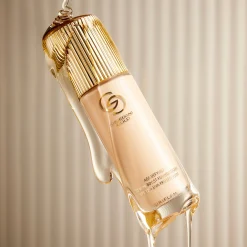 Podkład odmładzający na bazie serum Giordani Gold SPF 12 + UVA 4224130 ml