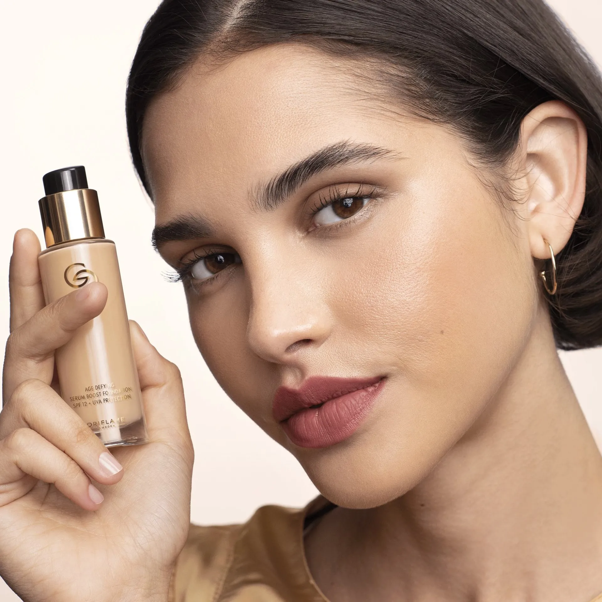 Podkład odmładzający na bazie serum Giordani Gold SPF 12 + UVA 4224130 ml