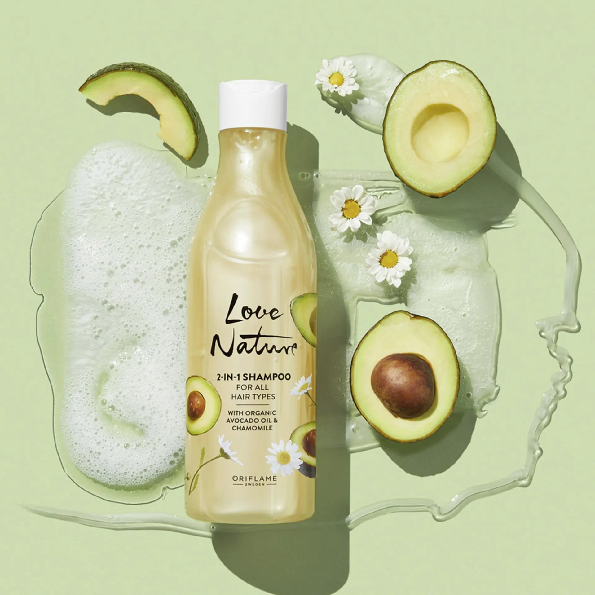 Szampon 2 w 1 Love Nature z organicznym olejkiem z awokado i rumiankiem do każdego rodzaju włosów 500 ml