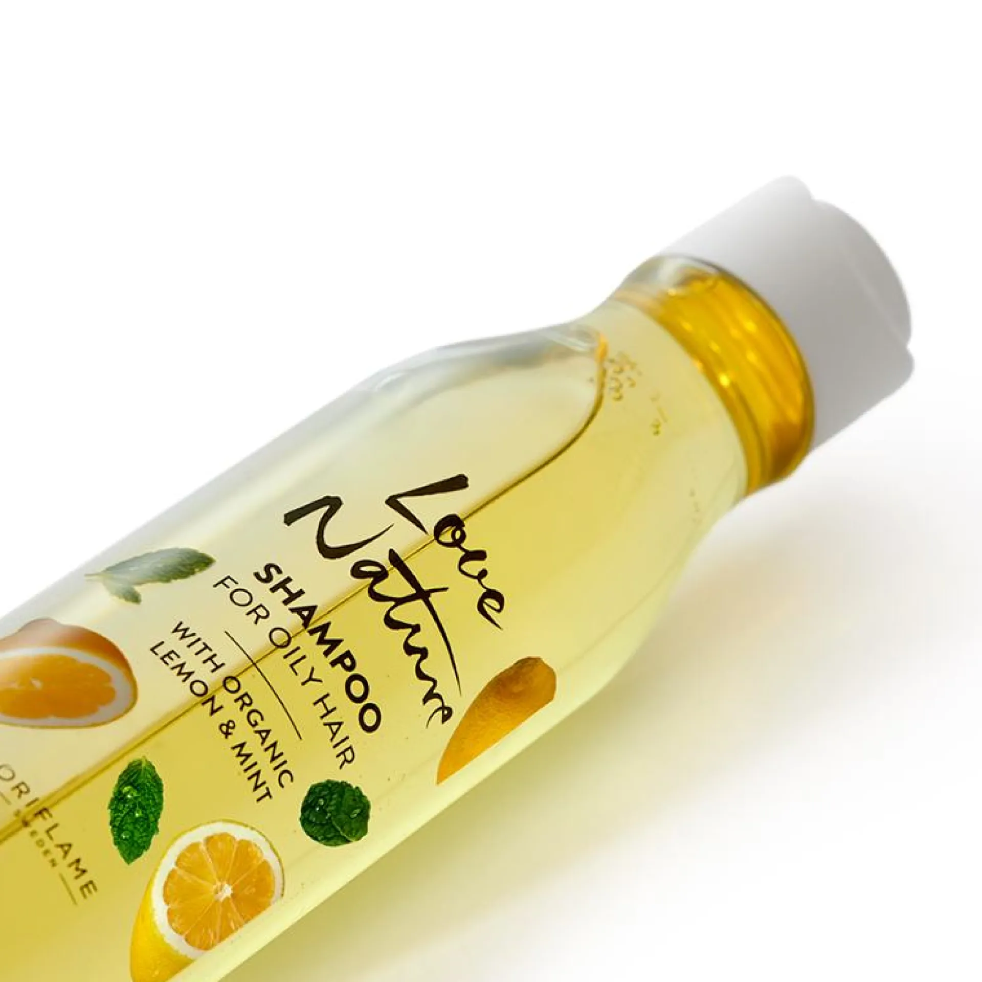 Szampon Love Nature z organiczną cytryną i miętą do włosów przetłuszczających się 250 ml