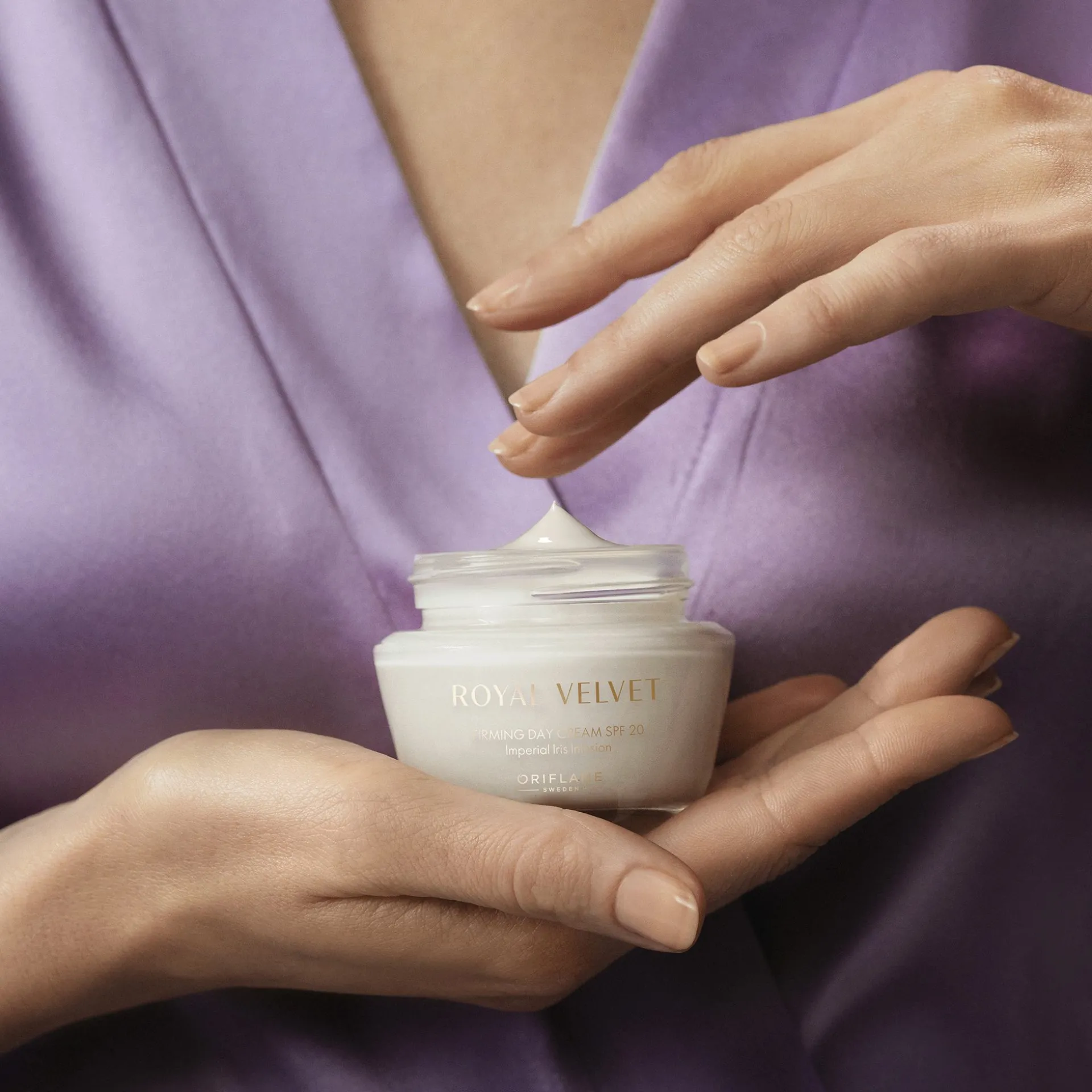 Ujędrniający krem na dzień SPF 20 Royal Velvet 50 ml