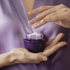 Ujędrniający krem na noc Royal Velvet 50 ml