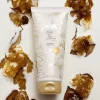 Wygładzający scrub do ciała Milk&Honey Gold 200 ml