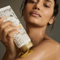 Wygładzający scrub do ciała Milk&Honey Gold 200 ml