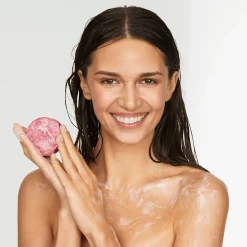 Złuszczające mydło Love Nature z organiczną miętą i maliną 75 g