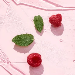 Złuszczający żel pod prysznic Love Nature z organiczną miętą i maliną 250 ml