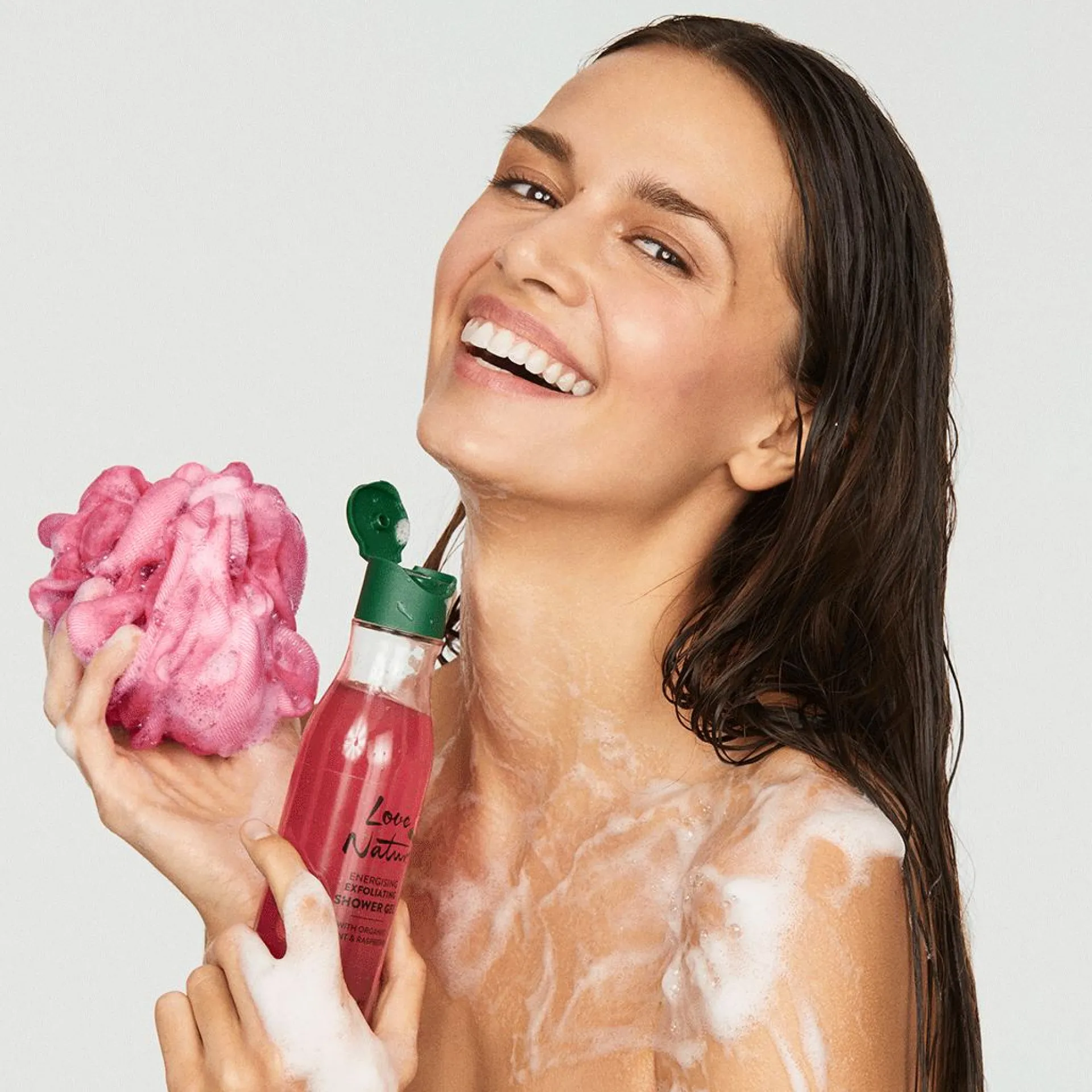 Złuszczający żel pod prysznic Love Nature z organiczną miętą i maliną 250 ml